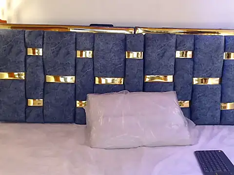 CATALINA HIL9 online show from January 14, 2026, 7:19 pm