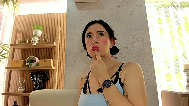 Victoria01  online show from May 31, 2026, 1:14 am