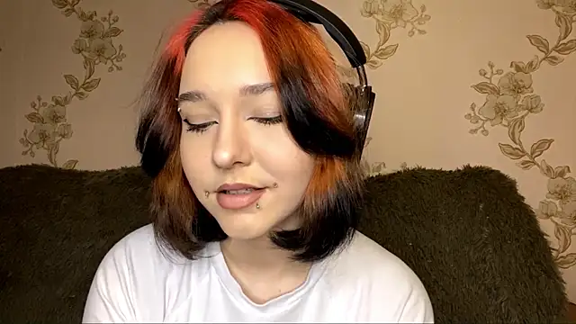 EmilyVeiro online show from February 11, 2026, 5:07 pm