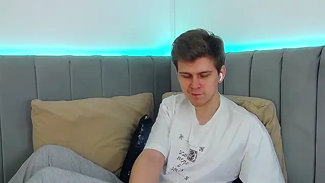 Snapshot of NickJohnas chatting on January 17, 2026, 3:33 am NickJohnas online show from January 17, 2026, 3:33 am