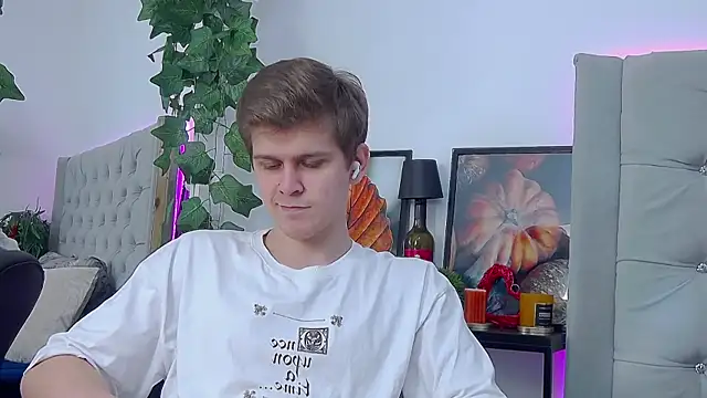 Snapshot of NickJohnas chatting on February 4, 2026, 12:33 pm NickJohnas online show from February 4, 2026, 12:33 pm