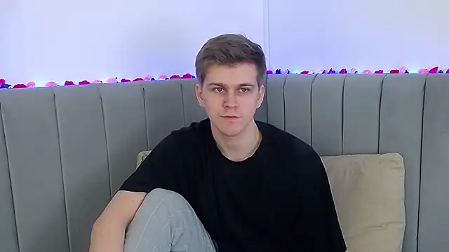 Snapshot of NickJohnas chatting on February 8, 2026, 12:30 pm NickJohnas online show from February 8, 2026, 12:30 pm