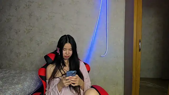 amiya cute online show from March 5, 2026, 5:31 pm