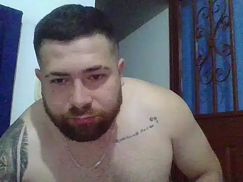 hammerwhite01 online show from December 15, 2025, 1:26 pm