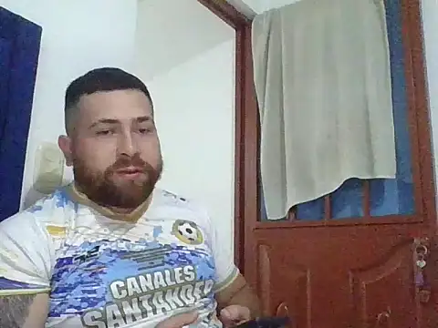 hammerwhite01 online show from January 7, 2026, 1:02 pm