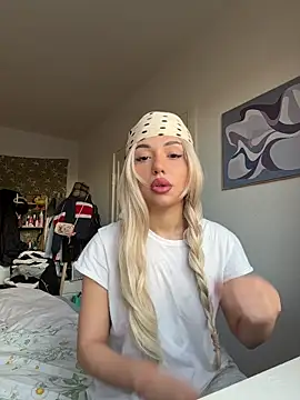 Snapshot of SilkyMira chatting on January 19, 2026, 8:51 am SilkyMira online show from January 19, 2026, 8:51 am