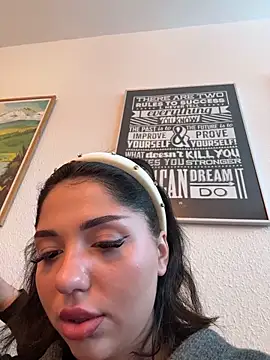 Snapshot of SilkyMira chatting on February 7, 2026, 9:24 am SilkyMira online show from February 7, 2026, 9:24 am