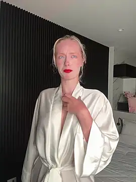 Snapshot of SunnyShiney chatting on February 14, 2026, 1:41 pm SunnyShiney online show from February 14, 2026, 1:41 pm