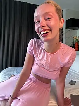 Snapshot of SunnyShiney chatting on February 23, 2026, 9:39 am SunnyShiney online show from February 23, 2026, 9:39 am