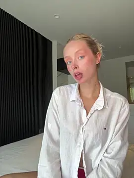 Snapshot of SunnyShiney chatting on February 25, 2026, 6:23 am SunnyShiney online show from February 25, 2026, 6:23 am