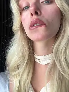 Snapshot of SunnyShiney chatting on February 28, 2026, 8:59 am SunnyShiney online show from February 28, 2026, 8:59 am