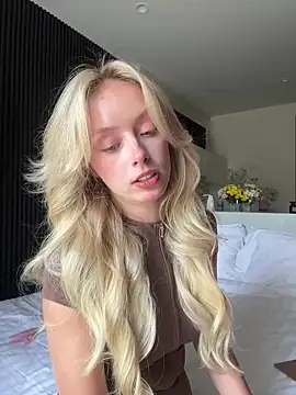 Snapshot of SunnyShiney chatting on March 2, 2026, 8:21 am SunnyShiney online show from March 2, 2026, 8:21 am