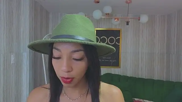 Snapshot of luna_meow_t chatting on February 5, 2026, 8:02 pm luna meow t online show from February 5, 2026, 8:02 pm