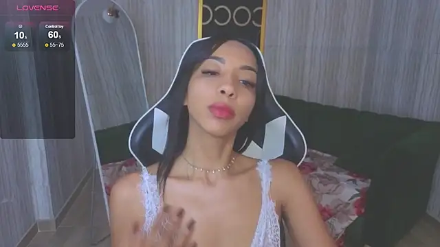 Snapshot of luna_meow_t chatting on February 9, 2026, 8:02 pm luna meow t online show from February 9, 2026, 8:02 pm