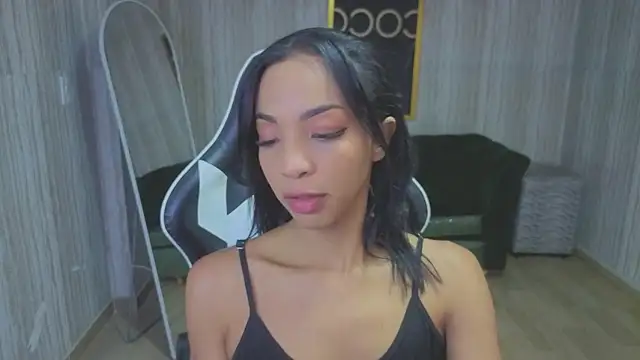 Snapshot of luna_meow_t chatting on February 17, 2026, 8:04 pm luna meow t online show from February 17, 2026, 8:04 pm