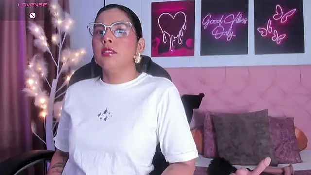 scarletbaker   online show from February 24, 2026, 3:21 pm