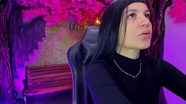 marahanson  online show from December 22, 2025, 12:24 pm