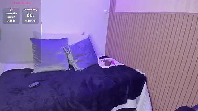 Snapshot of persefone_sky chatting on February 6, 2026, 3:11 am persefone sky online show from February 6, 2026, 3:11 am