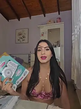 Snapshot of Esmeralda_Rossi chatting on February 7, 2026, 9:40 pm Esmeralda Rossi online show from February 7, 2026, 9:40 pm