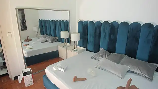 Scarlett  Noir online show from April 14, 2026, 6:58 pm