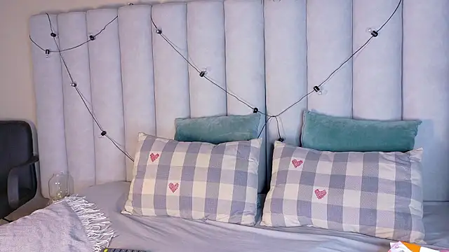 Miia Anderson online show from March 18, 2026, 11:57 am