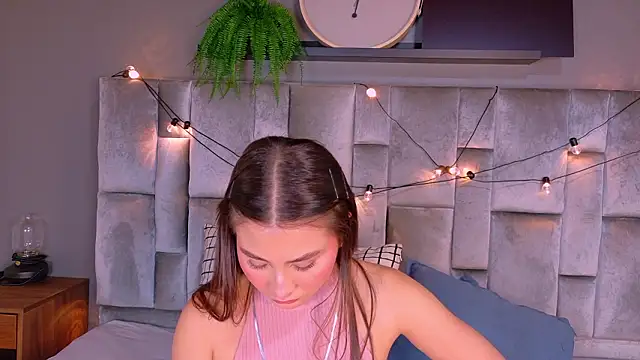 Miia Anderson online show from March 19, 2026, 11:58 am