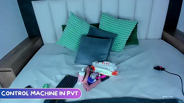 Miia Anderson online show from April 4, 2026, 12:35 pm