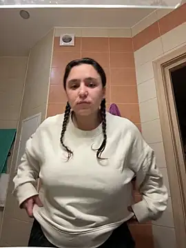 luisa evans online show from December 15, 2025, 12:26 am