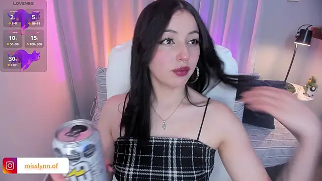 Snapshot of Missslynnn chatting on February 13, 2026, 5:25 am Missslynnn online show from February 13, 2026, 5:25 am