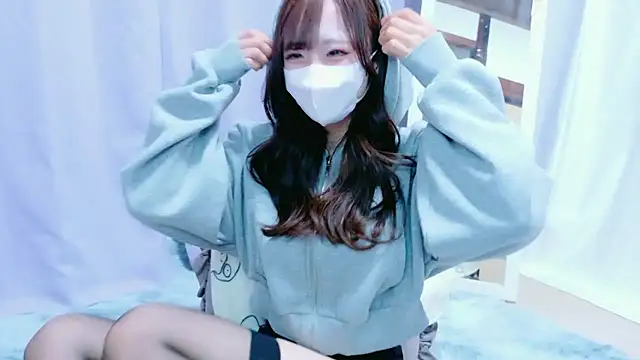 Snapshot of Yura_yura_ch chatting on May 26, 2026, 11:50 am Yura yura ch online show from May 26, 2026, 11:50 am
