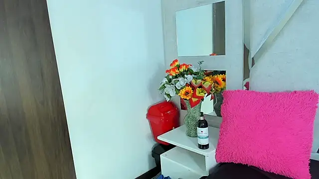 Snapshot of Alana_Hotterr chatting on February 14, 2026, 3:47 am Alana Hotterr online show from February 14, 2026, 3:47 am