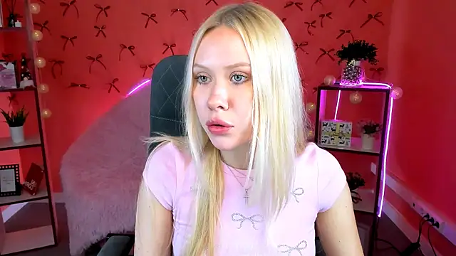 Snapshot of AprilChambers chatting on January 12, 2026, 9:58 am AprilChambers online show from January 12, 2026, 9:58 am