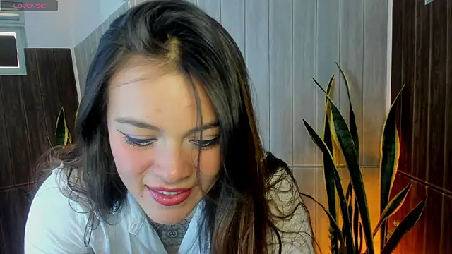 Adelaindiamond  online show from March 4, 2026, 12:44 pm