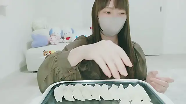 yuyuchan   online show from February 8, 2026, 11:02 am