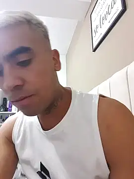 Arnoldmangus online show from December 14, 2025, 1:11 am