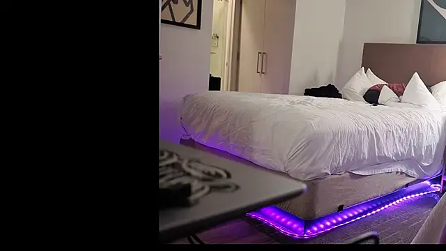 bluntbeautyxo online show from December 16, 2025, 1:10 am