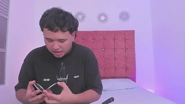 Beele and Evie online show from February 4, 2026, 7:53 pm