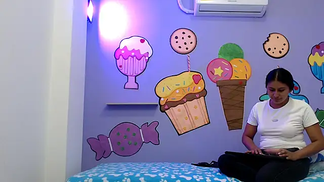 NOVAHOT98 online show from February 19, 2026, 7:54 pm