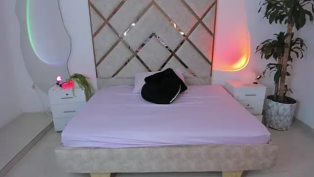 queenie staar online show from February 8, 2026, 11:30 pm