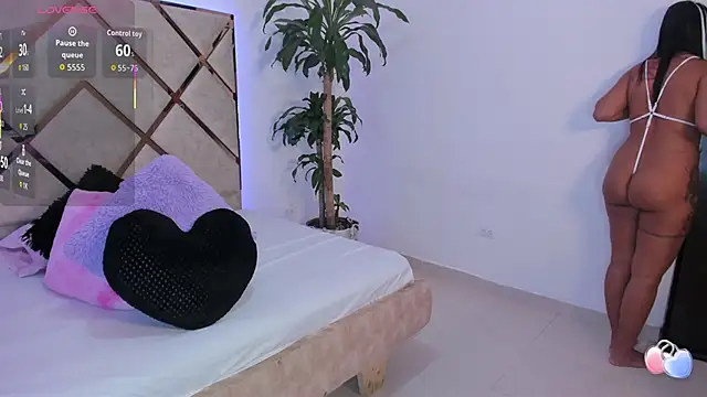 queenie staar online show from February 22, 2026, 9:24 pm