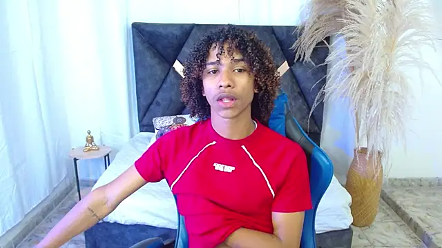 angelll18  online show from February 12, 2026, 9:10 pm