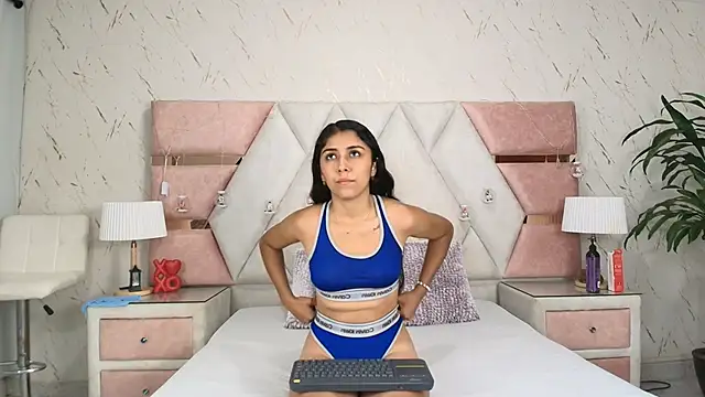 Snapshot of PerlaStar_t chatting on January 6, 2026, 7:28 pm PerlaStar t online show from January 6, 2026, 7:28 pm