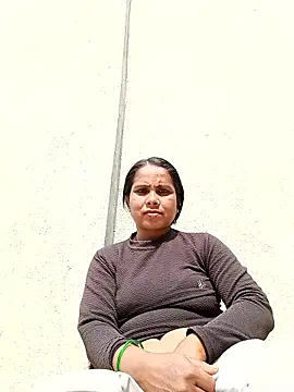 Snapshot of Shreya_pandit chatting on January 18, 2026, 6:28 am Shreya pandit online show from January 18, 2026, 6:28 am