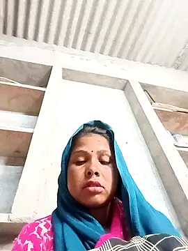 Snapshot of Shreya_pandit chatting on February 9, 2026, 2:37 am Shreya pandit online show from February 9, 2026, 2:37 am