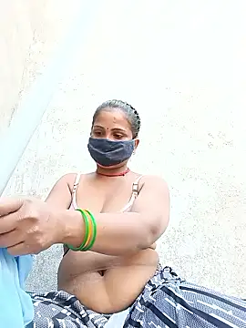 Snapshot of Shreya_pandit chatting on February 10, 2026, 11:03 am Shreya pandit online show from February 10, 2026, 11:03 am