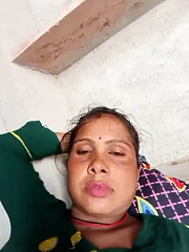 Snapshot of Shreya_pandit chatting on February 15, 2026, 7:51 am Shreya pandit online show from February 15, 2026, 7:51 am