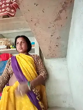 Snapshot of Shreya_pandit chatting on April 13, 2026, 1:33 am Shreya pandit online show from April 13, 2026, 1:33 am