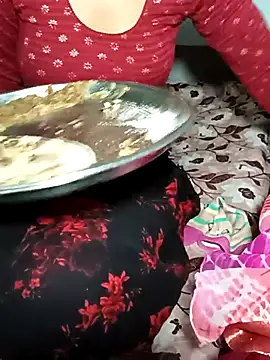 Snapshot of Pooja_Love143 chatting on March 3, 2026, 6:41 am Pooja Love143 online show from March 3, 2026, 6:41 am