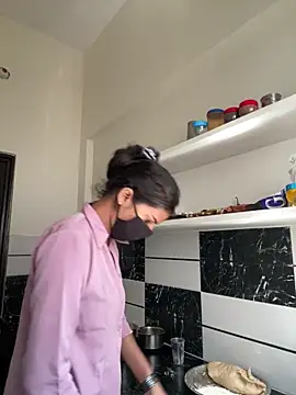 Snapshot of Pooja_Love143 chatting on April 5, 2026, 5:48 am Pooja Love143 online show from April 5, 2026, 5:48 am