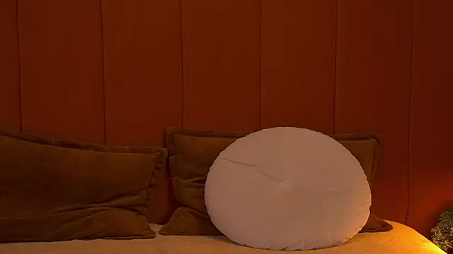 Audrey Eden online show from December 17, 2025, 7:03 am